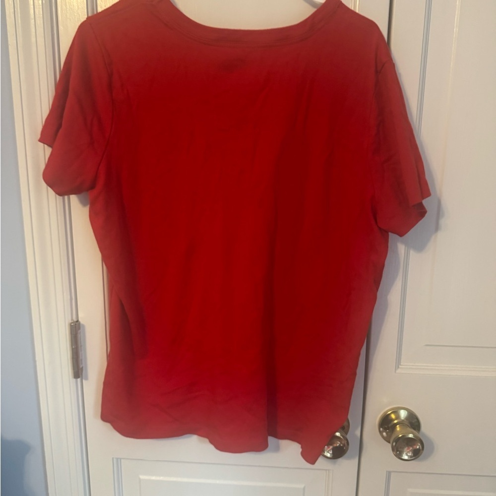 Red V-Neck Women's Top. Classic Comfy Style. XL. Like New - Picture 3 of 4